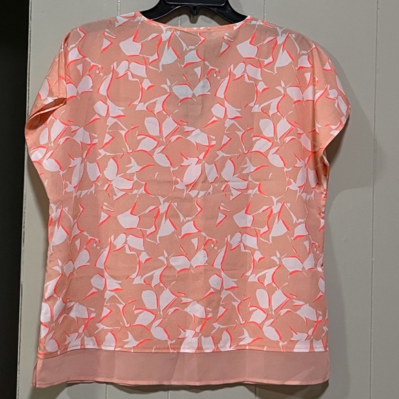 SELLING DKNY BLOUSE FOR WOMEN SIZE SMALL COLOR FLAMINGO 🦩 SLEEVELESS BNWT - Picture 4 of 12